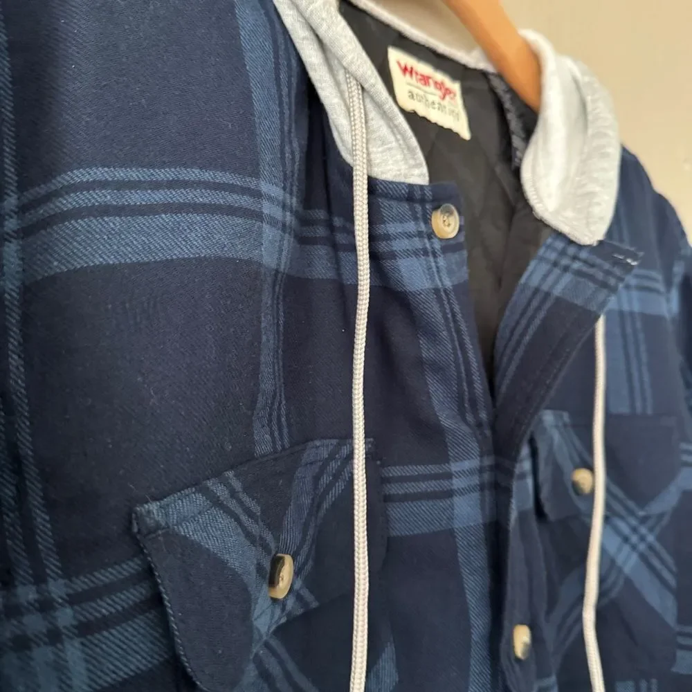 NWT Wrangler Men's Flannel Quilted Shacket Hoodie Size M